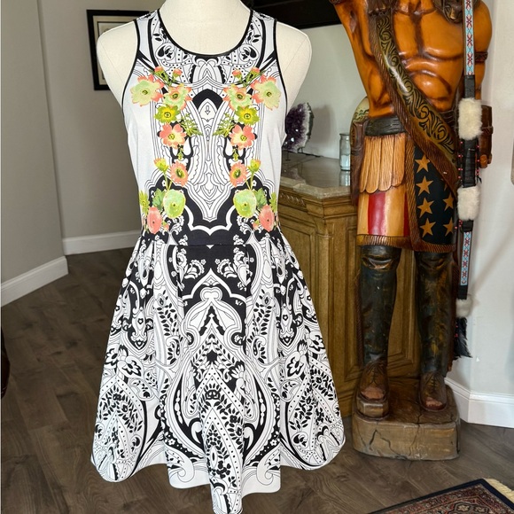 Juicy Couture Angel Deco Pleated Black and White Floral Mini Dress size 8 - Picture 1 of 12
